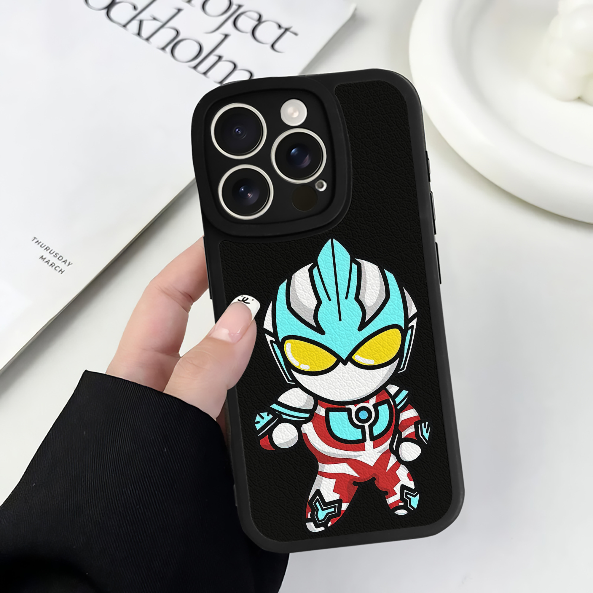 （画像用） ウルトラマン Ultraman 【iPhone 16シリーズ対応】シリコンスマホケース（レザー調） 材質：シリコン